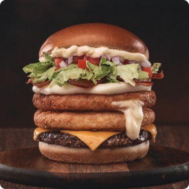Baba-Yaga da Hick’s: Angus, frango empanado, muçarela, Catupiry e bacon